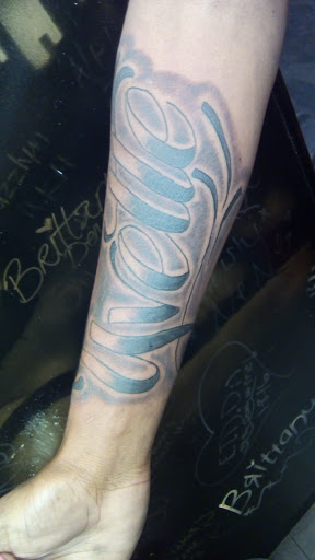 Tattoo Shop «hollywood ink», reviews and photos, 809 S Danny Thomas Blvd, Memphis, TN 38126, USA