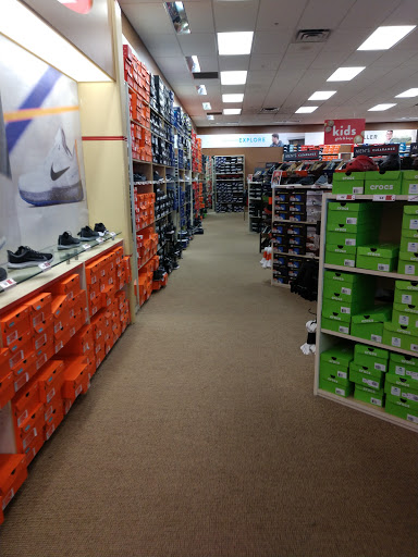 Shoe Store «Famous Footwear», reviews and photos, 2265 Walker Lake Rd, Mansfield, OH 44903, USA