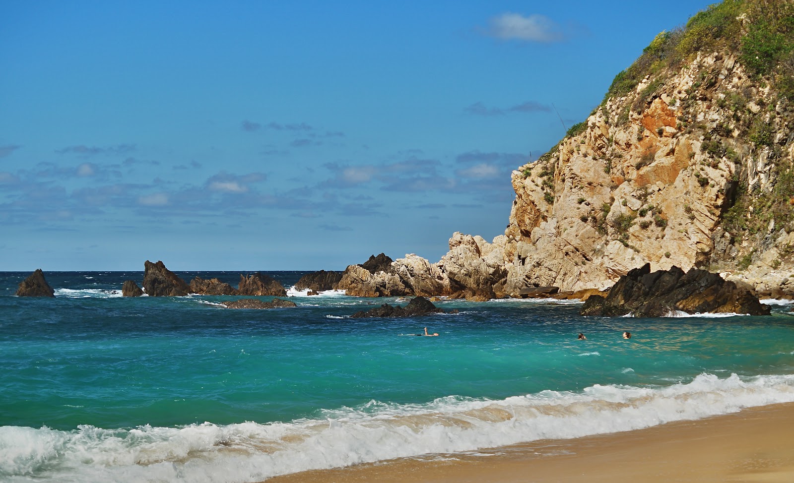 Mayto Love beach的照片 带有碧绿色纯水表面