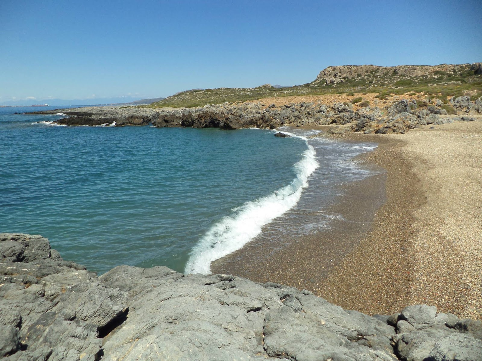 Fotografie cu Saint Nicholas beach cu o suprafață de pietricel cenușiu