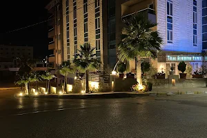Tilal Almadina Hotel & Suites image