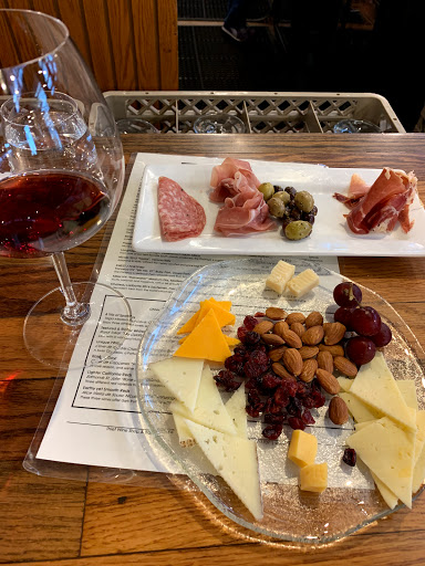 Wine Bar «Thief Wine Shop & Bar», reviews and photos, 400 N Water St, Milwaukee, WI 53202, USA