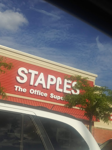 Staples, 591 Memorial Dr, Chicopee, MA 01020, USA, 