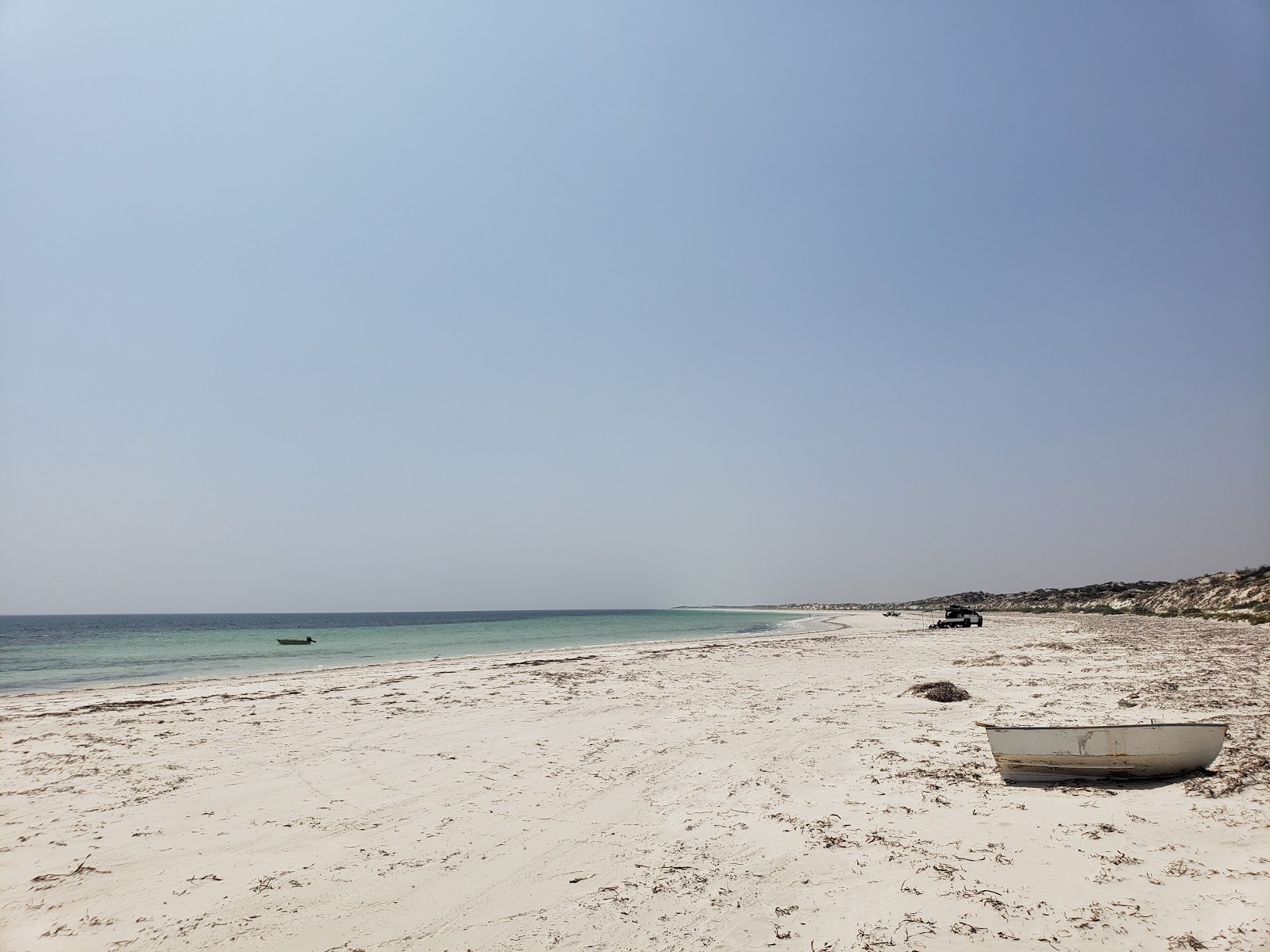 Foto de Wauraltee Beach con recta y larga