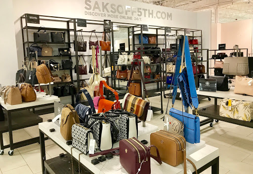 Shopping Mall «St. Louis Premium Outlets», reviews and photos, 18521 Outlet Blvd, Chesterfield, MO 63005, USA