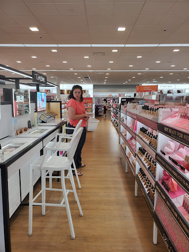 Cosmetics Store «Ulta Beauty», reviews and photos, 2155 W 22nd St #7, Oak Brook, IL 60523, USA