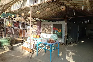 Khaing Shwe Wha Vegetarian Restaurant ခိုင်ရွှေဝါ(သားသတ်လွတ်စားသောက်ဆိုင်) image