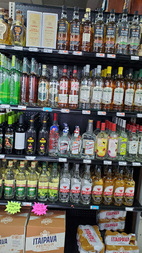 Liquor Store «Wine Vault», reviews and photos, 2 Fairbanks St, Framingham, MA 01701, USA