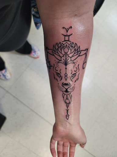 Tattoo Shop «Wicked Parrot Tattoo», reviews and photos, 1085 Colington Rd, Kill Devil Hills, NC 27948, USA