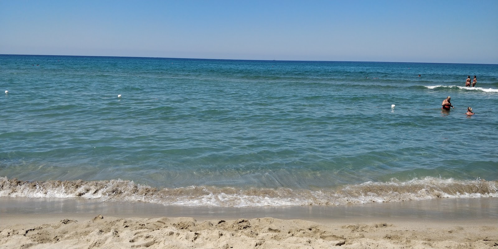Foto av Spiaggia Le Saline med blått vatten yta