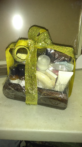 Florist «Designs by Doe Specialty Florist and Gifts», reviews and photos, 1595 W 5th Ave, Columbus, OH 43212, USA