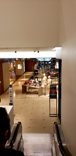 Department Store «Saks Fifth Avenue», reviews and photos, 26100 Cedar Rd, Beachwood, OH 44122, USA