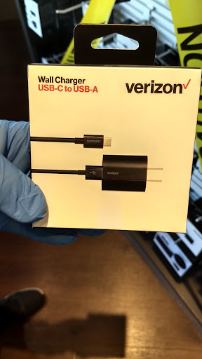 Cell Phone Store «Verizon», reviews and photos, 4965 S 76th St, Greenfield, WI 53220, USA