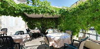 Atmosphère du Restaurant et Hôtel la Farigoule à Sainte-Cécile-les-Vignes - n°4