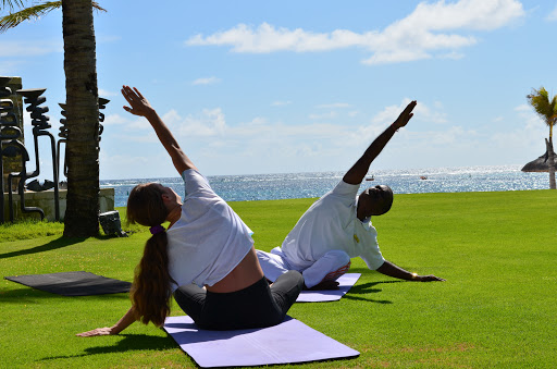 Nicky Coaching, coach sportif Toulouse, professeur de Yoga Toulouse, professeur de pilâtes Toulouse, coach en entreprise, en salle, en ligne, en extérieur et à domicile