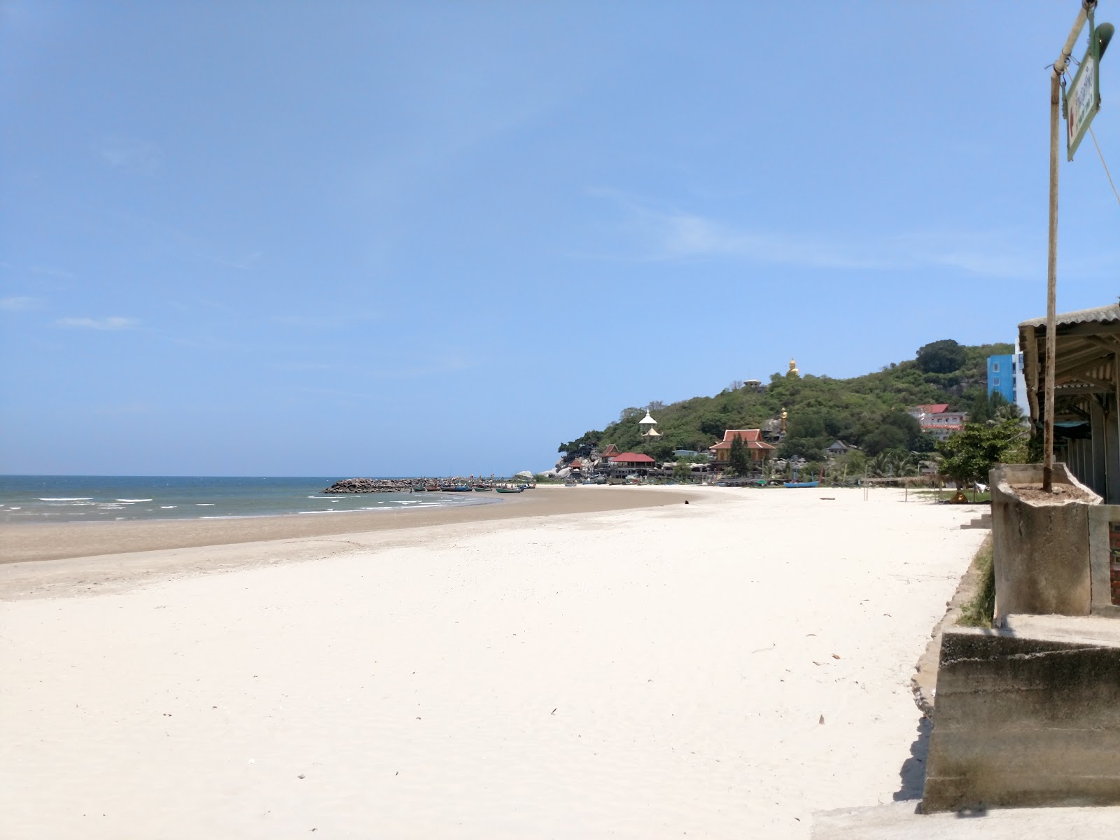 Foto van Khao Tao Beach met helder zand oppervlakte