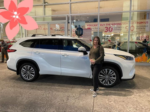 Car Dealer «Grants Pass Toyota», reviews and photos, 375 Redwood Hwy, Grants Pass, OR 97527, USA