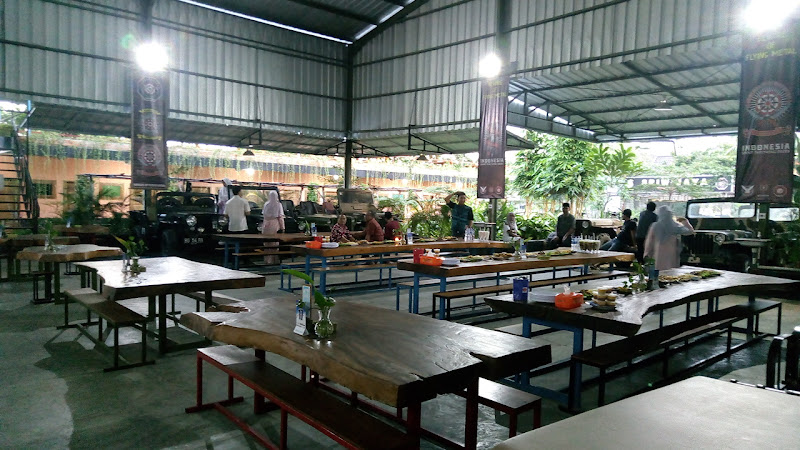 Saung OEMAK Cafe n' Resto