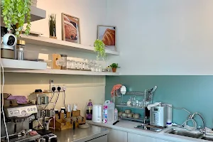 Aprileaf Bakery Cafe image