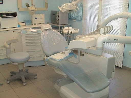 Clinica Dental Adrián Aldrey en Malpartida de Plasencia, Cáceres‎