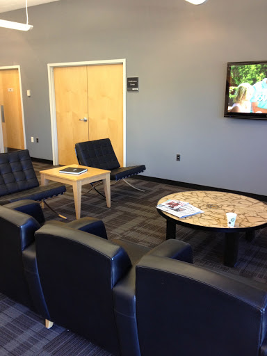 Auto Body Shop «Lindsay Collision Center», reviews and photos, 5555 Industrial Dr, Springfield, VA 22151, USA