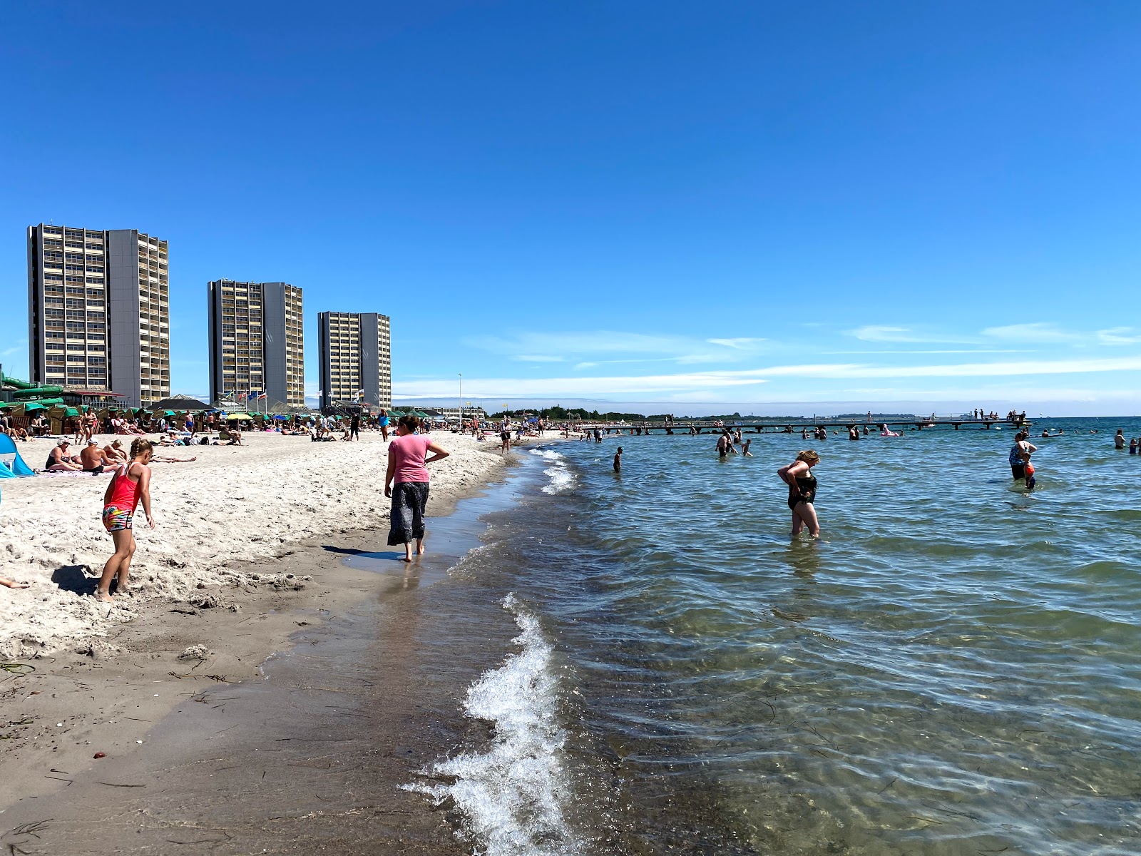 Foto von Meeschendorf strand mit reines blaues Oberfläche