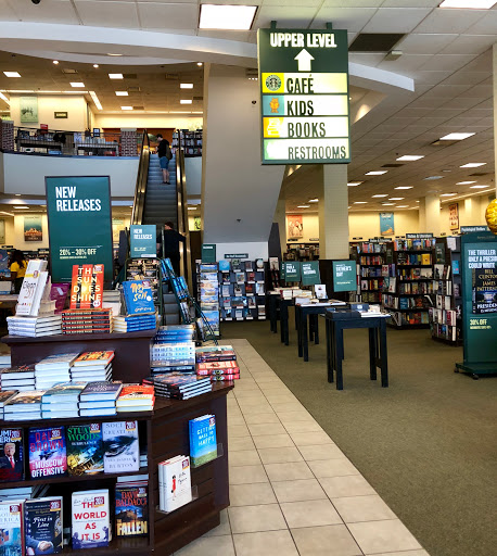 Book Store «Barnes & Noble Booksellers», reviews and photos, 5604 Bay St, Emeryville, CA 94608, USA