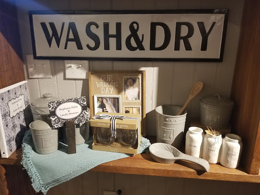 Gift Shop «Sisters Gifts & Boutiques», reviews and photos, 918 10th St, Floresville, TX 78114, USA