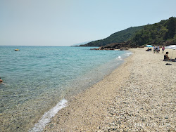 Photo de Rakopotamos beach avec baie spacieuse