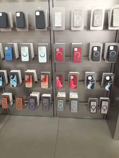 Computer Store «Apple Partridge Creek», reviews and photos, 17360 Hall Rd, Charter Twp of Clinton, MI 48038, USA