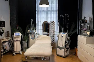 Ghaya BeautyShape - Salon Remodelare Corporala si Epilare definitiva image