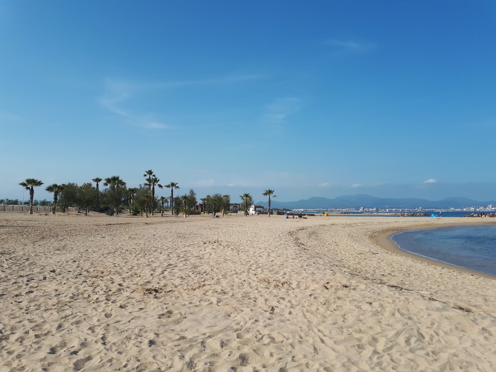 Foto von Plage de Saint-Aygulf mit heller feiner sand Oberfläche