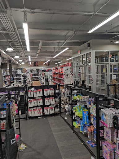Shoe Store «DSW Designer Shoe Warehouse», reviews and photos, 2500 Central Park Ave, Yonkers, NY 10710, USA