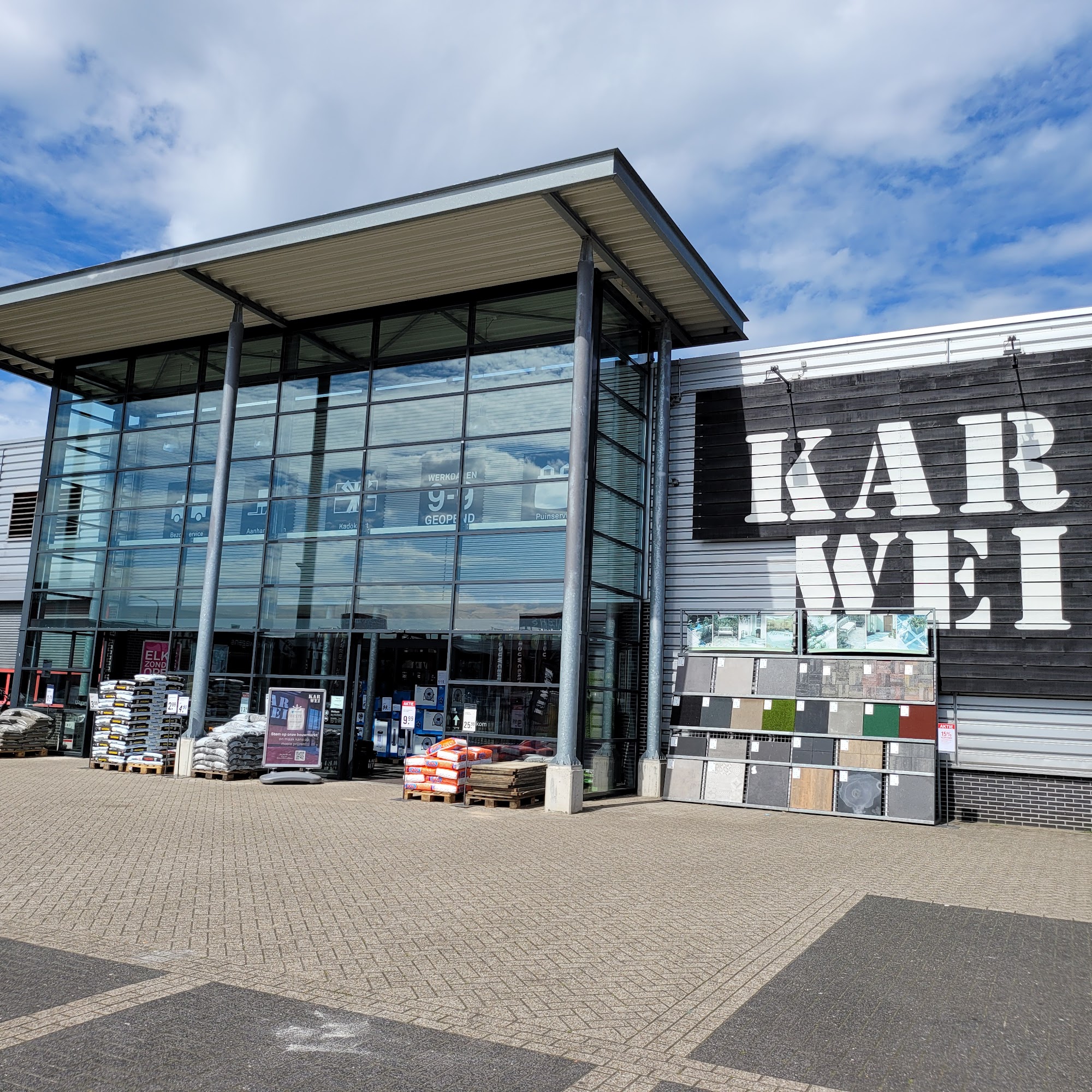 over KARWEI bouwmarkt Tilburg-Reeshof in Noord-Brabant