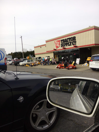 Home Improvement Store «Tractor Supply Co.», reviews and photos, 715 TN-46, Dickson, TN 37055, USA