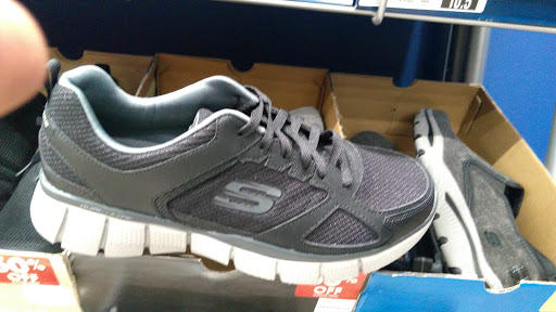 Shoe Store «SKECHERS Factory Outlet», reviews and photos, 5805 Cutting Blvd, El Cerrito, CA 94530, USA