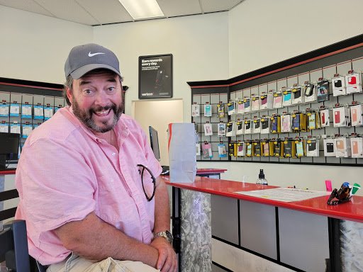 Cell Phone Store «Verizon Wireless - Cellular Plus», reviews and photos, 17390 SE Bluff Rd Suite 2, Sandy, OR 97055, USA