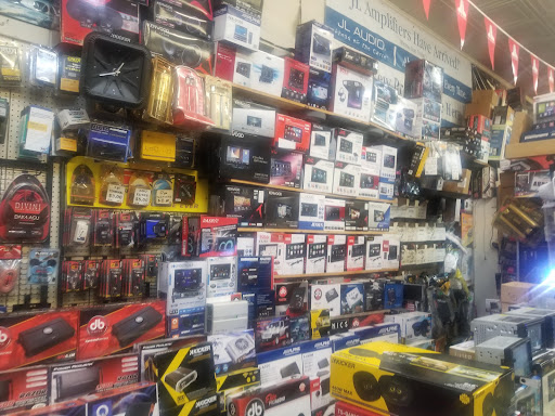 Car Stereo Store «A & B Car Audio & Electronics», reviews and photos, 830 W Jefferson Blvd, Dallas, TX 75208, USA