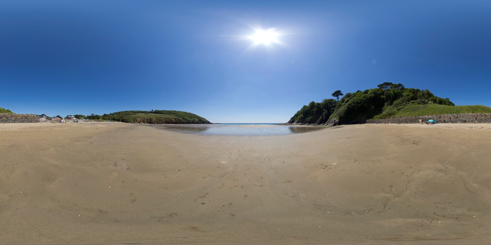 Fotografija Plaža Caerhays (Porthluney Bay) z srednje stopnjo čistoče