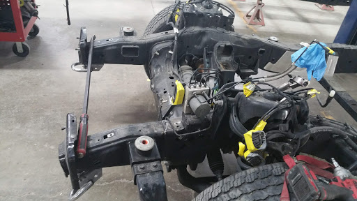 Auto Glass Shop «Casten Body Shop», reviews and photos, 230 Oakwood Rd, Lake Zurich, IL 60047, USA