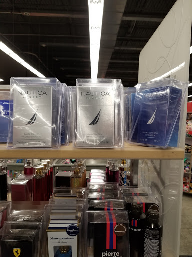 Outlet Store «VF Outlet», reviews and photos, 375 Faunce Corner Rd, North Dartmouth, MA 02747, USA