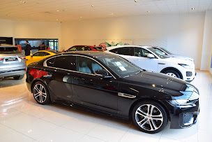 Photo n°2 de Jaguar Discover Annecy à Annecy ()