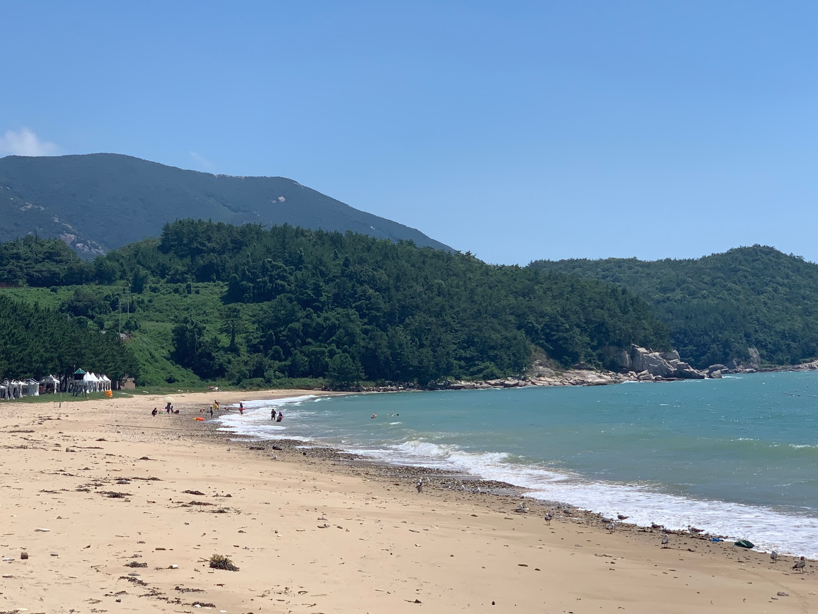 Foto von Ikgeum Beach mit beiger sand Oberfläche