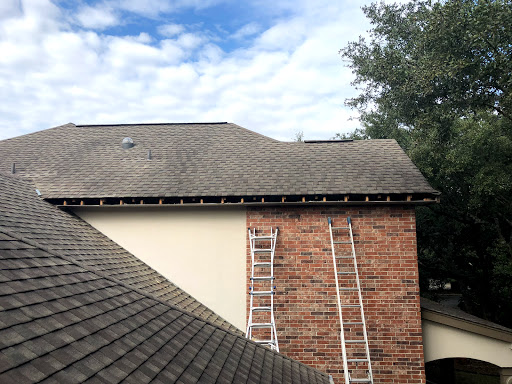 Leo Roofing & Restoration in Elmendorf, Texas