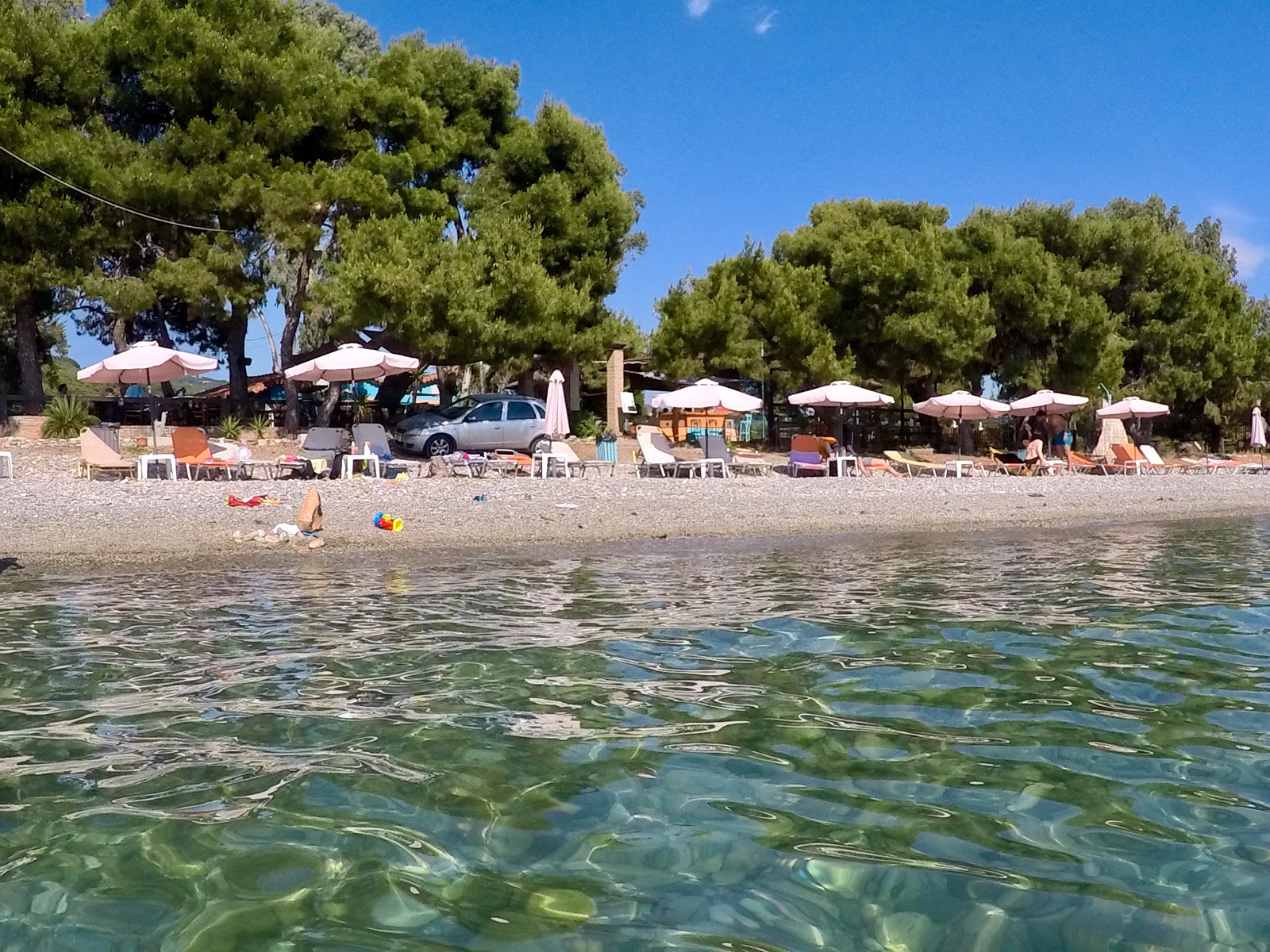 Foto af Rovies beach - populært sted blandt afslapningskendere