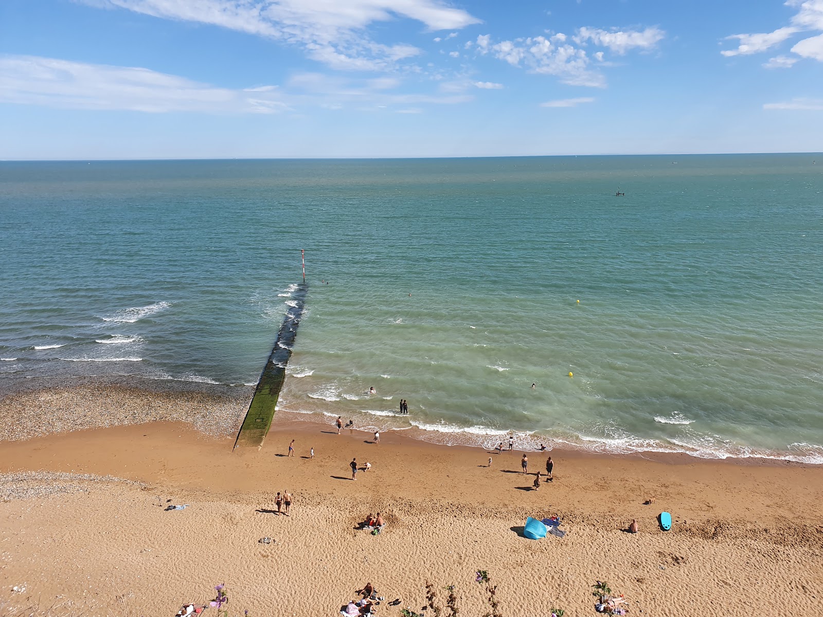 Foto de Ramsgate beach West com areia marrom superfície