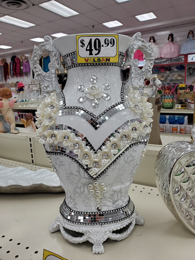 Shopping Mall «Central Shopping Plaza», reviews and photos, 3825 NW 7th St, Miami, FL 33126, USA