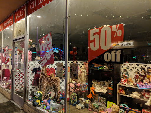 Thrift Store «La Tienda Guild Thrift Shop», reviews and photos, 708 E Olive Ave, Fresno, CA 93728, USA