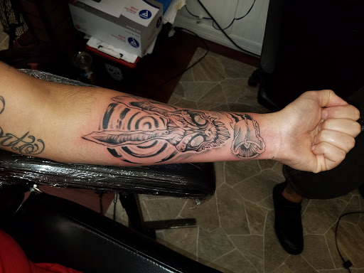 Tattoo Shop «Legacy Blue Tattoo Studio», reviews and photos, 39318 US Hwy 19 N, Tarpon Springs, FL 34689, USA