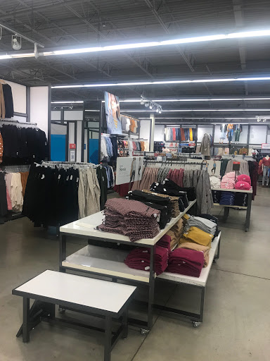 Clothing Store «Old Navy», reviews and photos, 5625 Bay St, Emeryville, CA 94608, USA